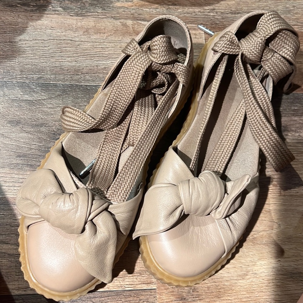 Genuine leather pumas